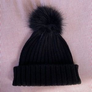 Kendall & Kylie Ribbed Faux Fur Pom Pom Black Beanie